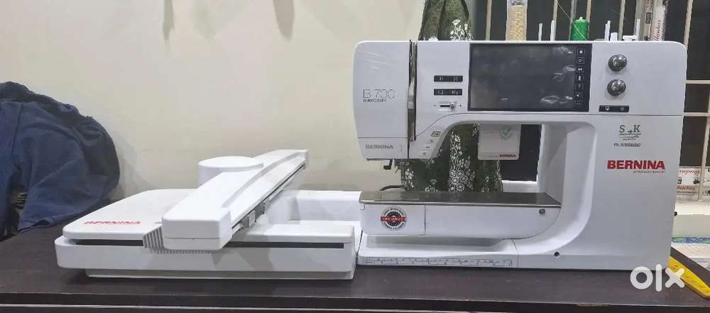 Bernina B700 Computer Embroidery Machine - Excellent Condition