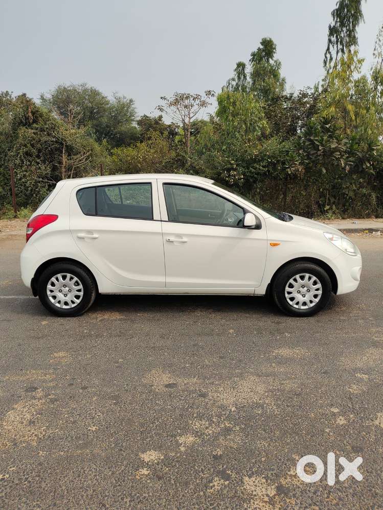 Hyundai I20 2012-2014 Magna Optional 1.2, 2012, Cng & Hybrids