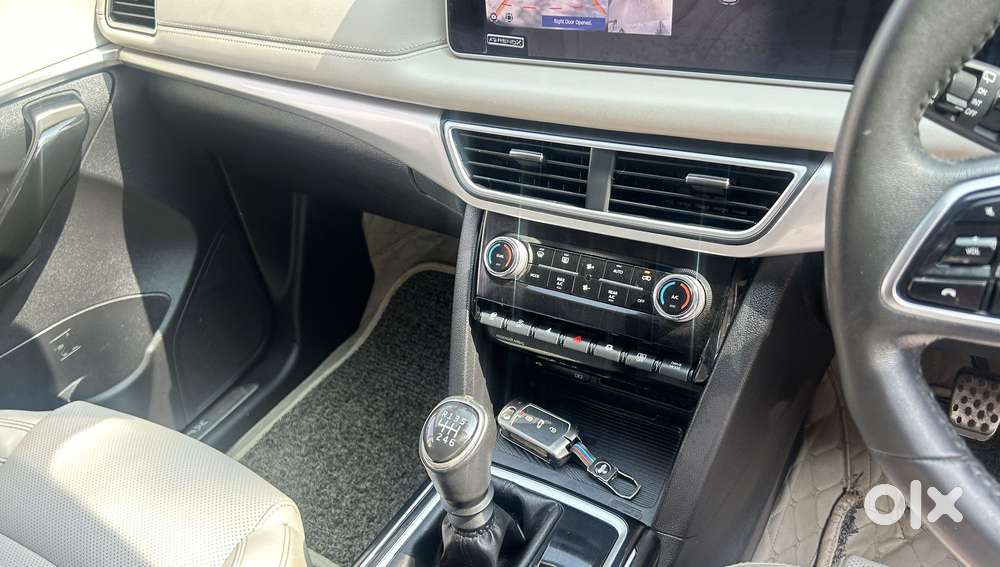 Mahindra Xuv700 2.2 Ax 7 Diesel Mt Luxury Pack Str, 2022, Diesel