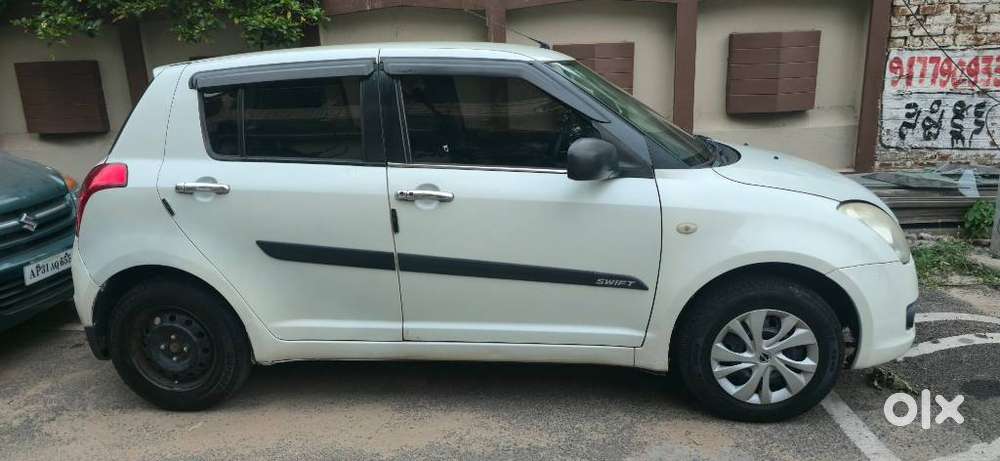Maruti Suzuki Swift Lxi Optional-o, 2009, Petrol