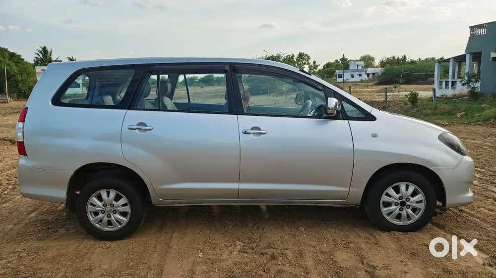 Toyota Innova 2010 Model With Service Record And With Brand New Tyres
