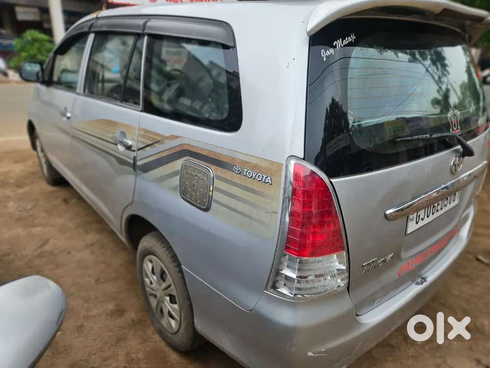 Toyota Innova 2.0 E 2011 Variant