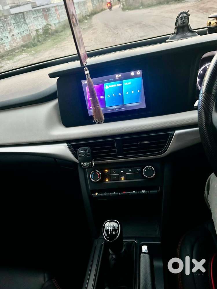 Mahindra Xuv700 2.2 Mx Diesel Mt 5 Str, 2022, Diesel