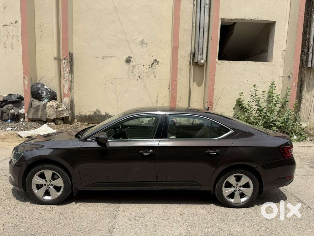 Skoda Superb [ ] 1.8 Style Tsi At, 2018, Petrol