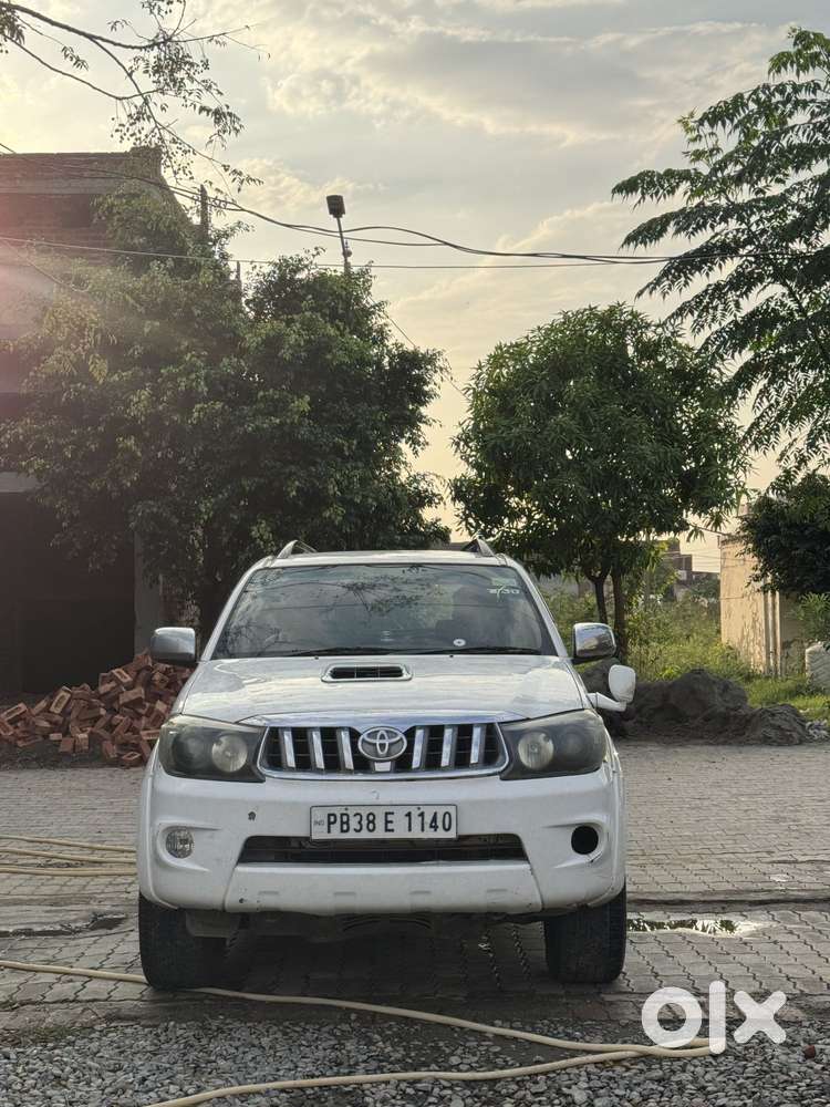 Toyota Fortuner 3.0 4x4 Manual, 2011, Diesel