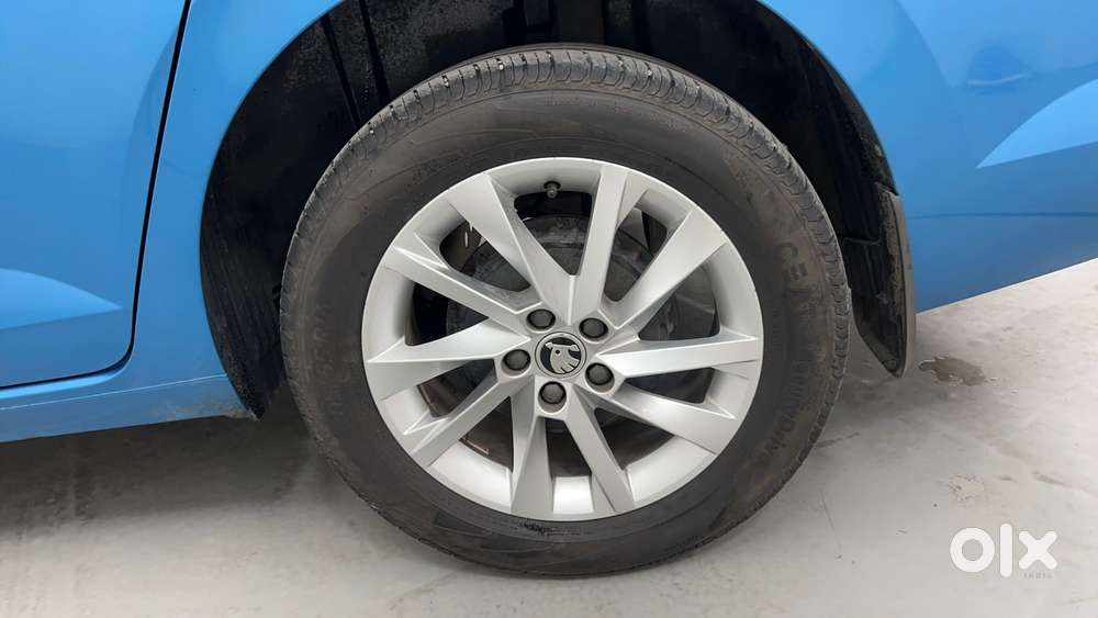 Skoda Slavia Ambition 1.0l Tsi At, 2023, Petrol