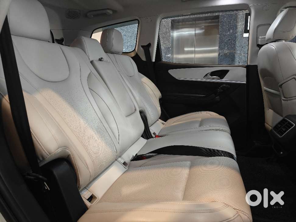 Mahindra Xuv700 2.2 Ax 7 Diesel Mt Luxury Pack Str, 2023, Diesel