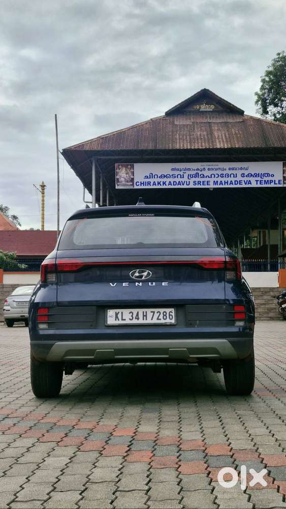 Hyundai Venue 2023 Petrol 41000 Km Driven