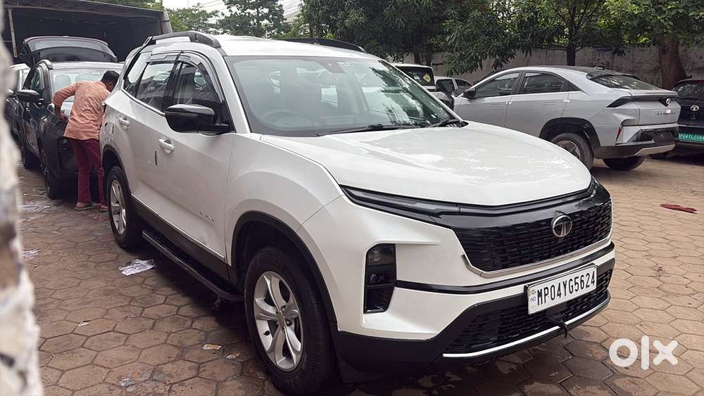 Tata Safari Pure Diesel 2024