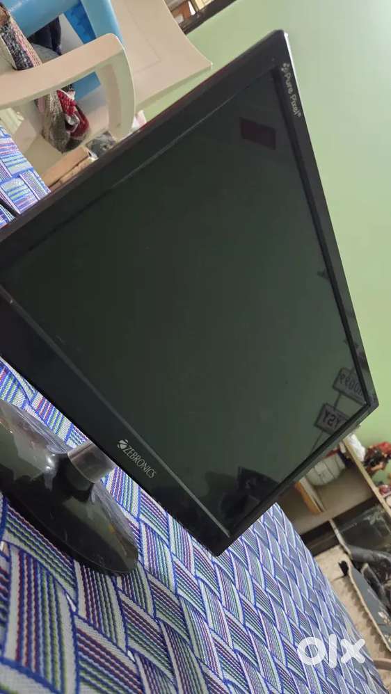 Urgent sale Zebronics 17-inch LCD Monitor in working condition