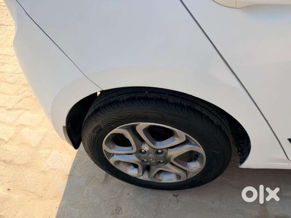 I20 2015 Diesel Brand New Tyre With Alloy Wheels With Good Condition