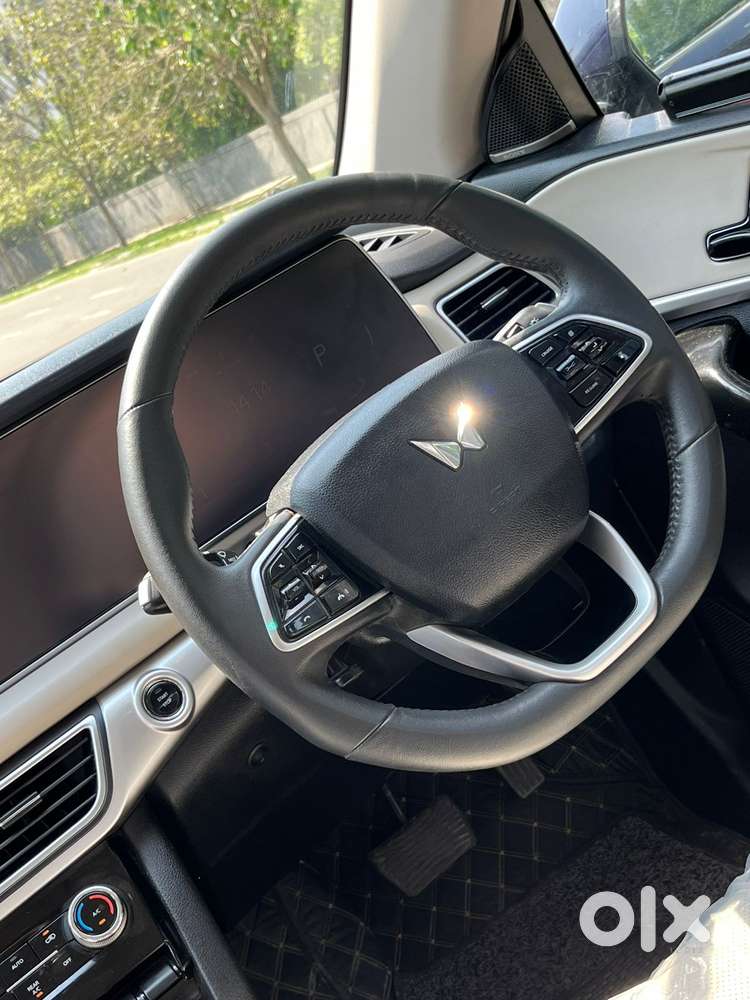 Mahindra Xuv700 2.0 Ax 7 Petrol At Luxury Pack Str, 2024, Petrol