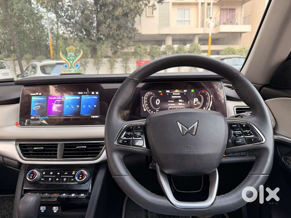 Mahindra Xuv700 2.2 Ax 7 Diesel At Str, 2025, Diesel