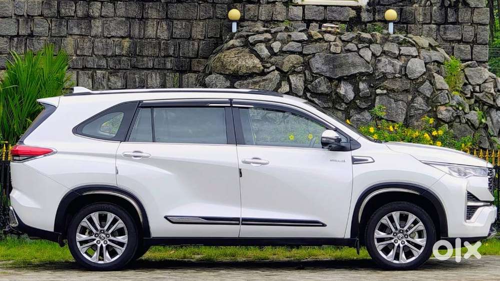 Toyota Innova Hycross 2.0 Zx (o) Hybrid 7 Str, 2024, Petrol