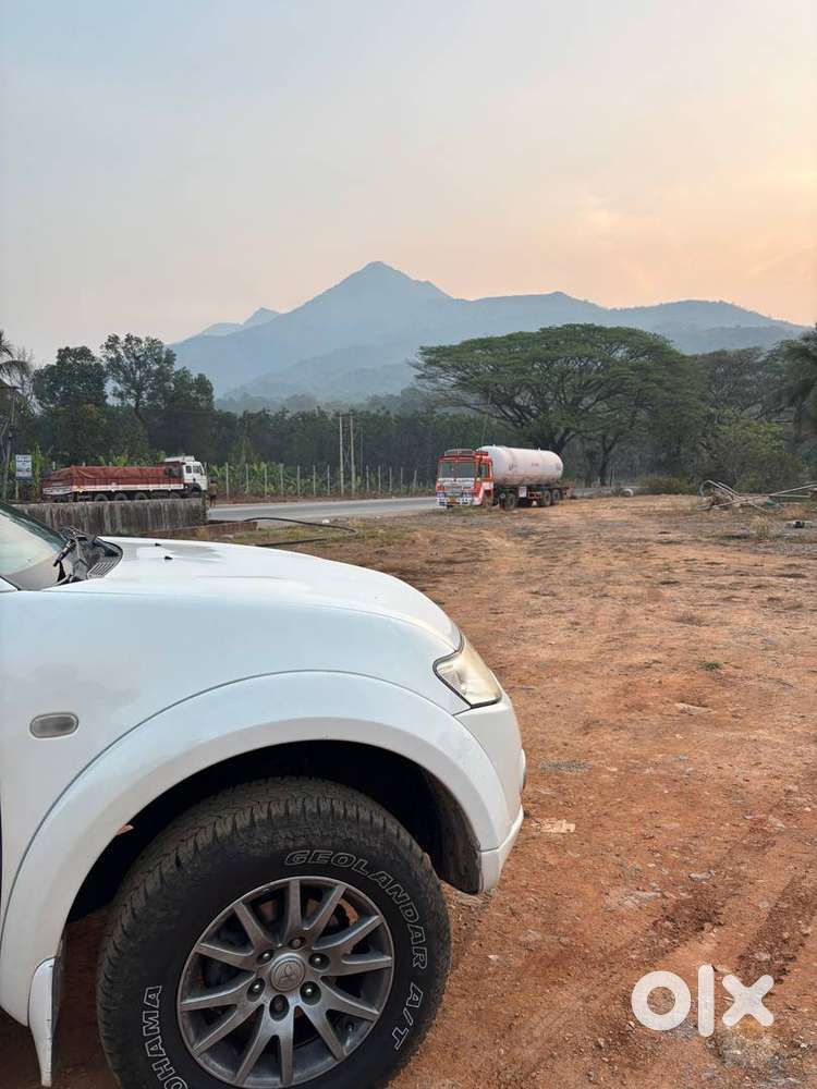 Mitbuishi Pajero Sports
