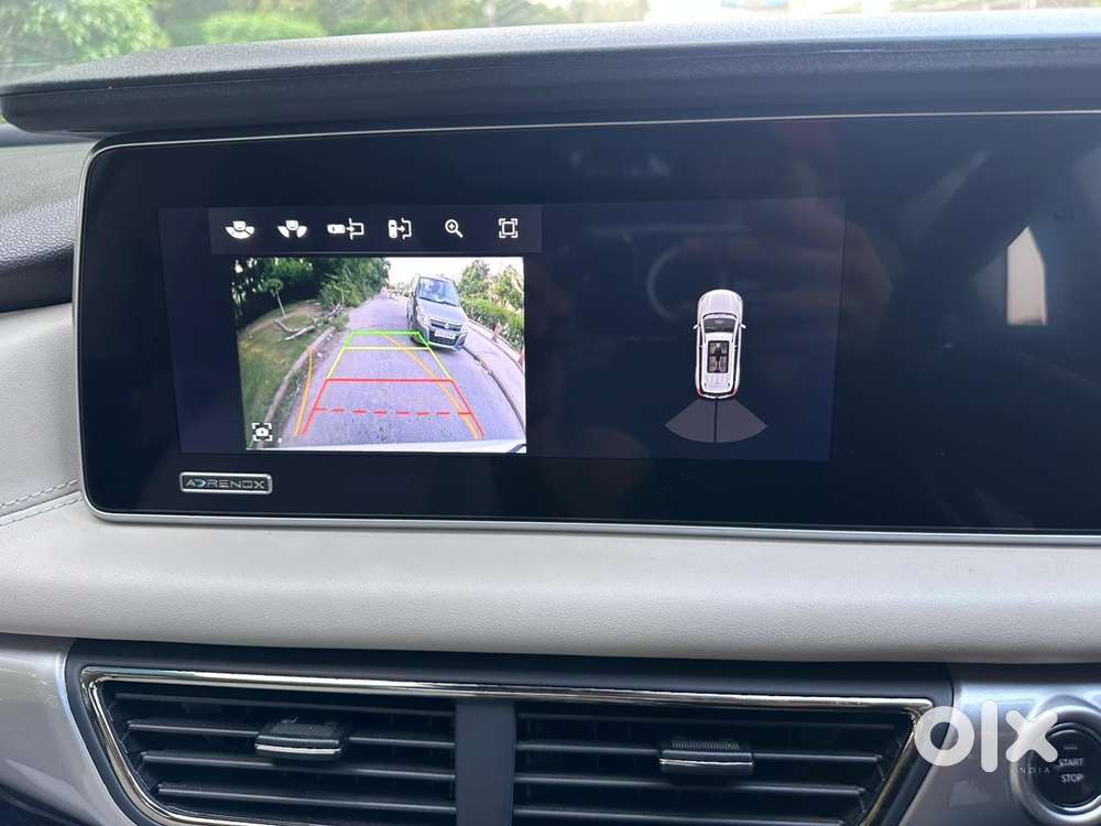 Mahindra Xuv700 2.0 Ax 7 Petrol At Str, 2025, Petrol