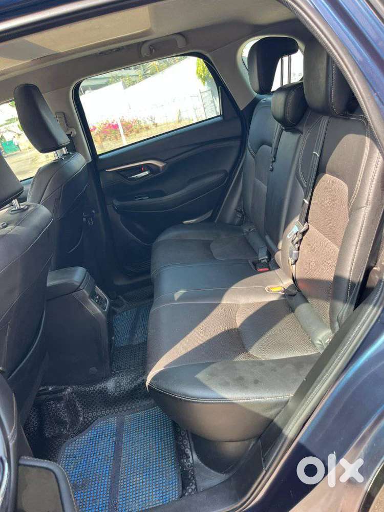 Maruti Suzuki Grand Vitara 1.5 Alpha Plus Intelligent Hybrid Ecvt, 2..