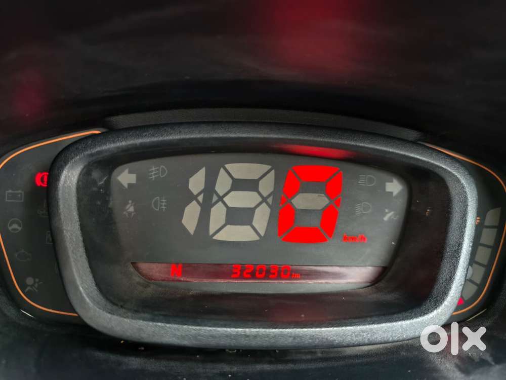 Renault Kwid 1.0 Rxt Amt Opt, 2017, Petrol