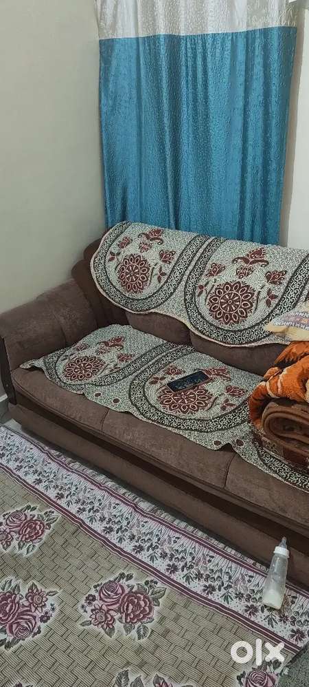 Bahut acchi quality mein sofa Hai argent sel Hai ₹10000 mein