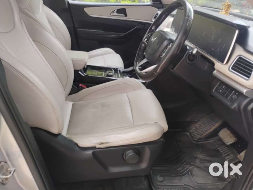 Mahindra Xuv700 2.2 Ax 7 Diesel At Str, 2021, Diesel