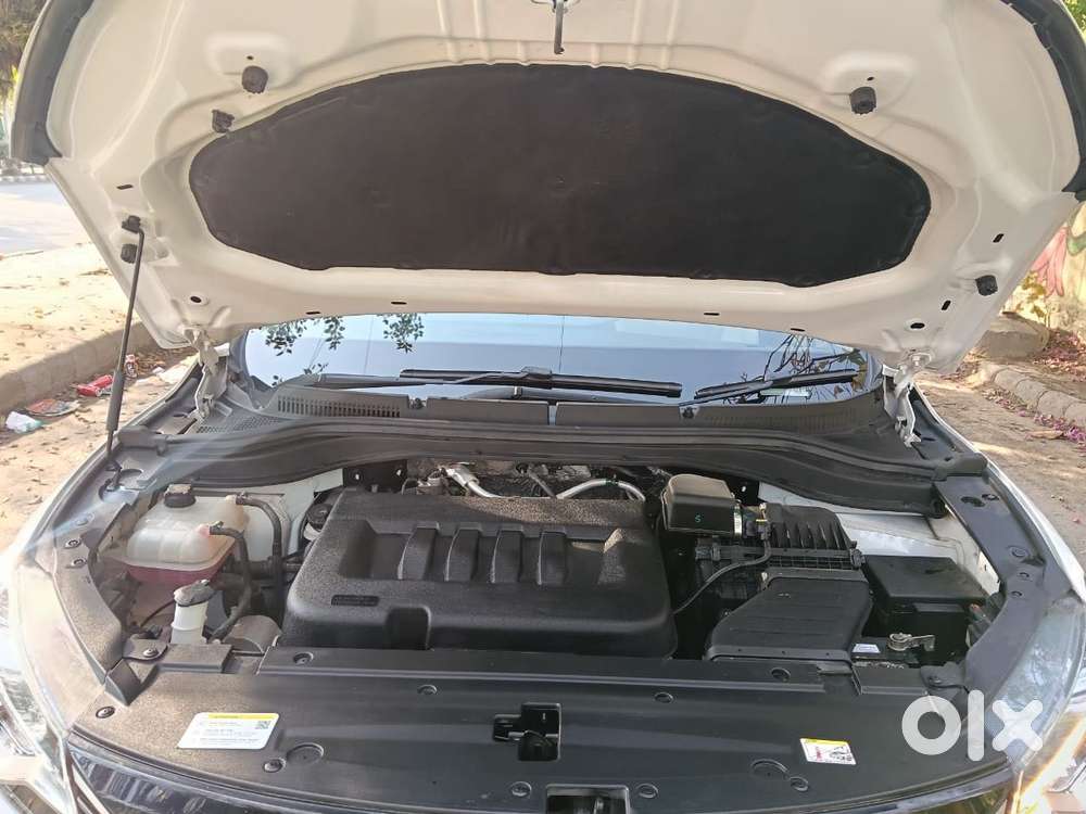 Mahindra Xuv700 2.2 Ax 7 Diesel At Luxury Pack Str, 2025, Petrol