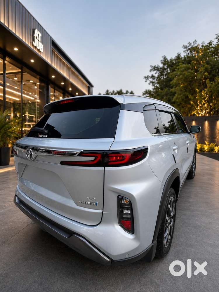 2024 Toyota Hyryder V At Hybrid  Enticing Silver  1st Owner