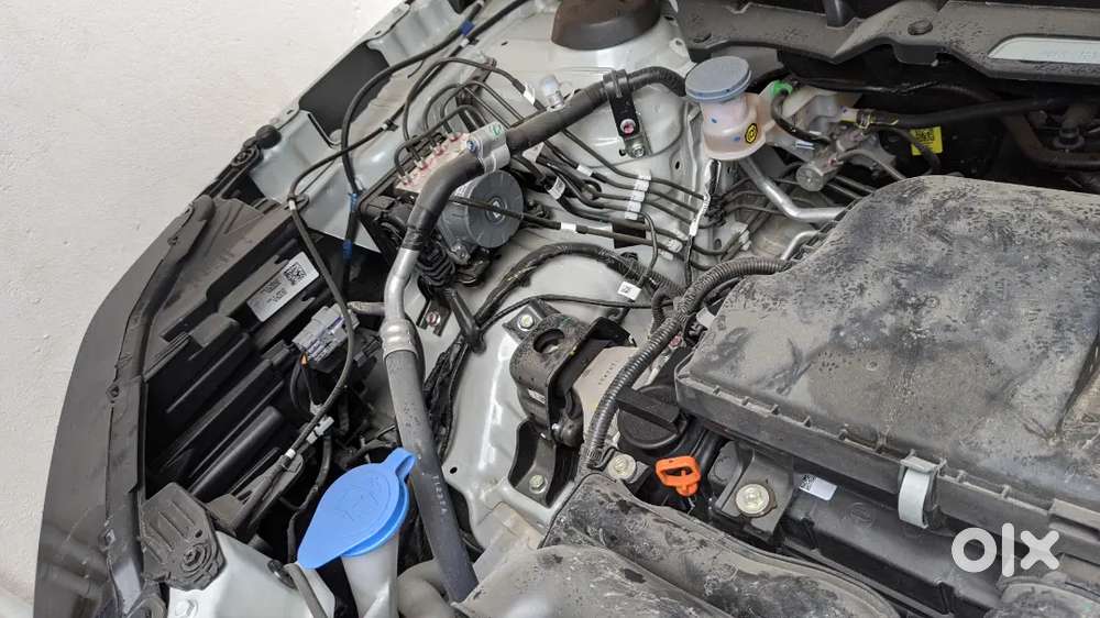 Almost New Maruti Brezza Vxi 2025 Petrol &ndash; Prime Splendid Silver