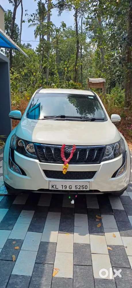 2016 Mahindra Xuv500 W10 Manual  7-seater  Diesel  ₹ 8.15
