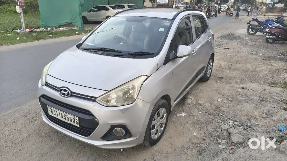 Hyundai Grand I10 Crdi 2015 Silver Color