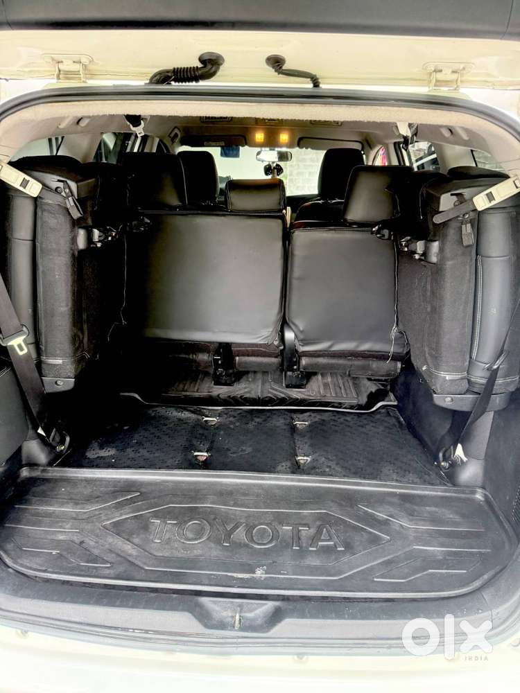 Toyota Innova Crysta 2018 D 147000 Km Wsr