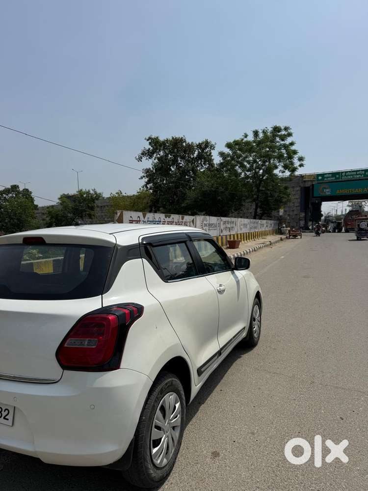 Maruti Suzuki Swift Vxi + Manual, 2022, Petrol