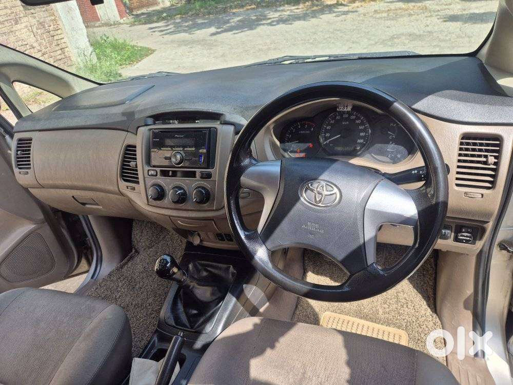 Toyota Innova 2.5 G (diesel) 8 Seater, 2015