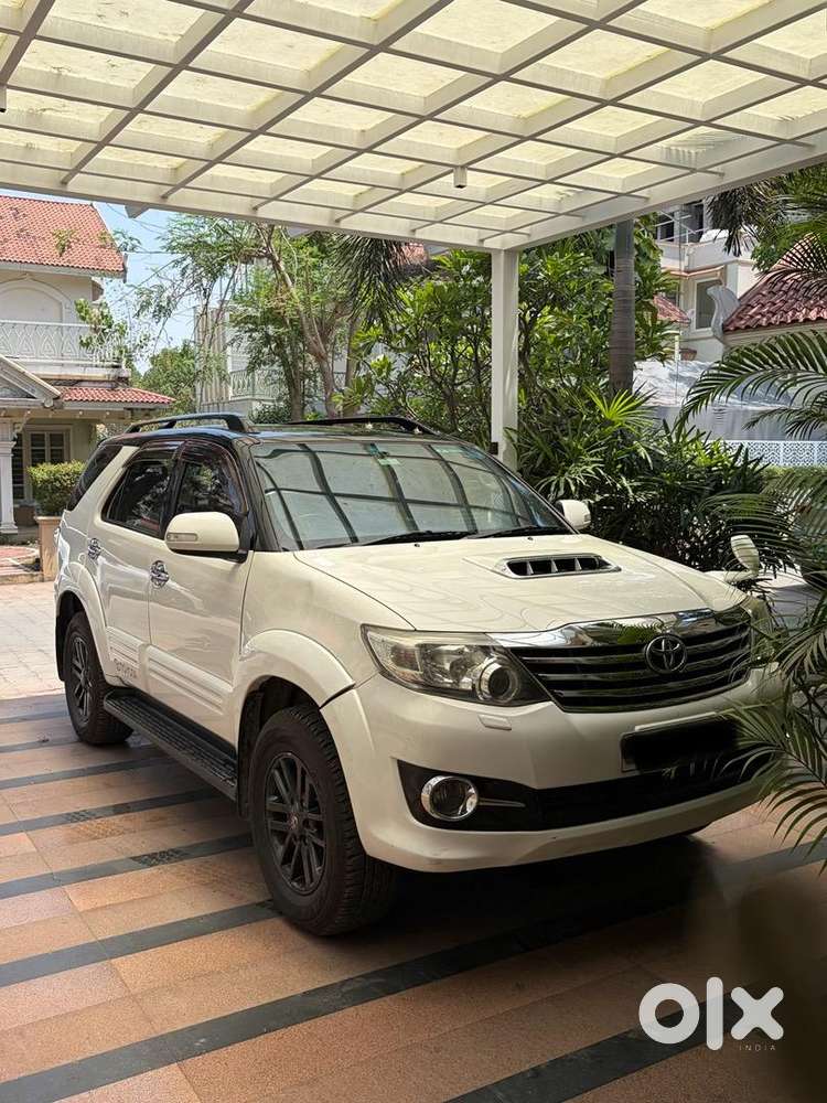 Toyota Fortuner 2015 White 4x2 Automatic