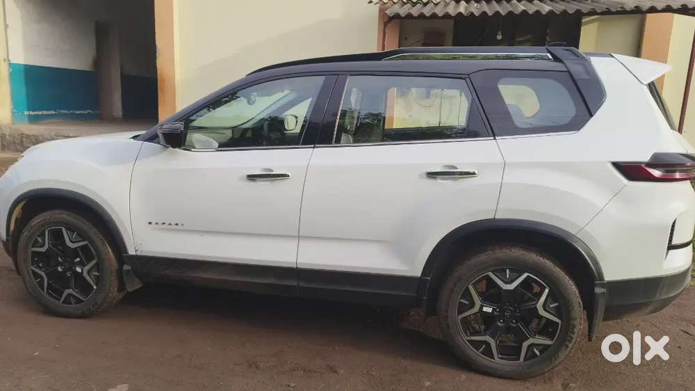 2024 Tata Safari Dual Tone At