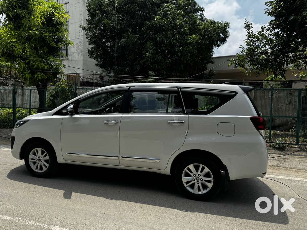 Toyota Innova Crysta 2.4 V 8 Str, 2017, Diesel