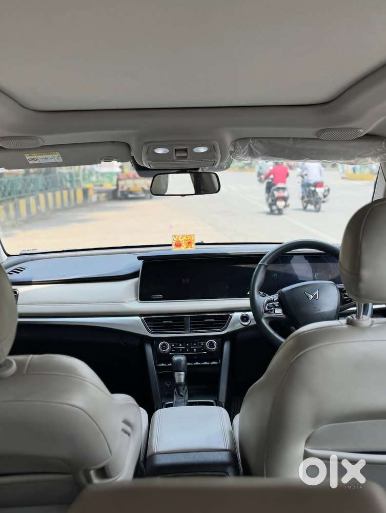 Mahindra Xuv700 2.2 Ax 7 Diesel At Luxury Pack Str, 2025, Diesel