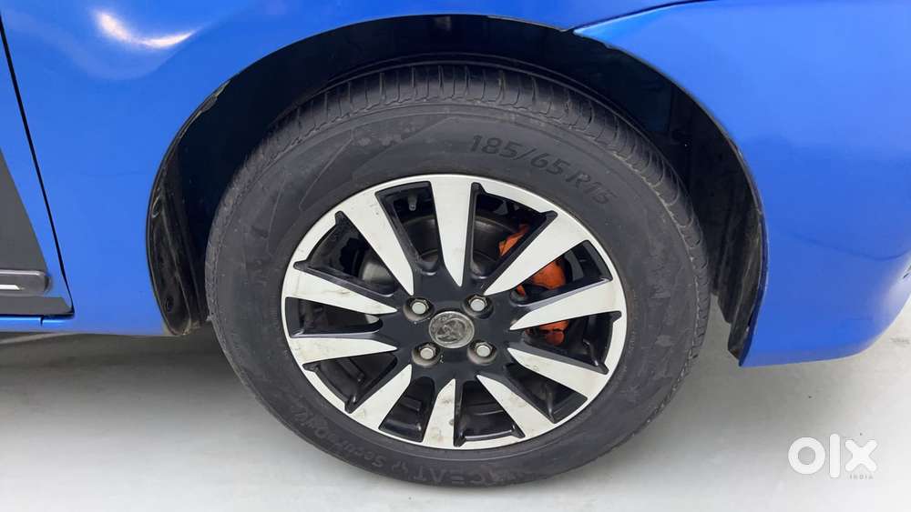 Toyota Etios Liva V Dual Tone, 2017, Petrol