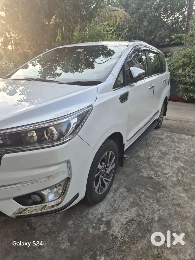 Toyota Innova Crysta Diesel 2.4 V 8 Str 2026