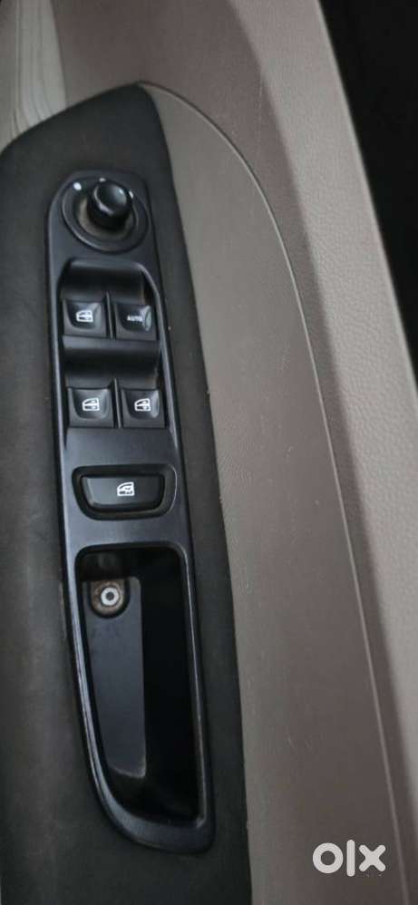 Renault Triber Rxz, 2023, Petrol