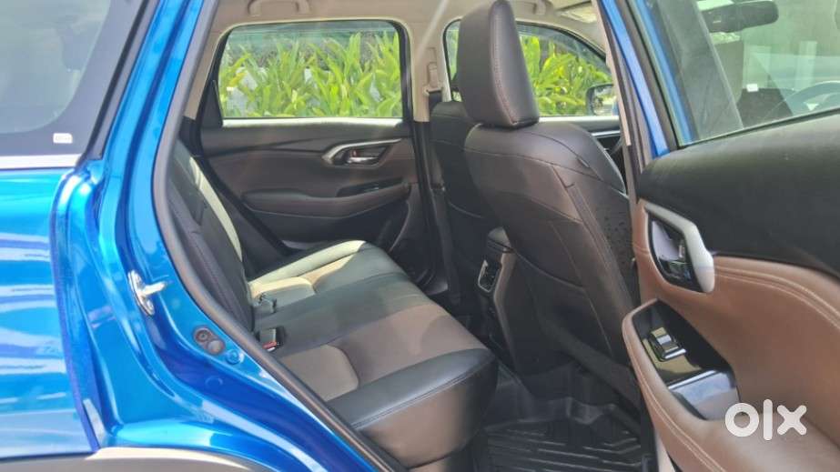 Toyota Urban Cruiser Hyryder 1.5 V Hybrid, 2025, Petrol