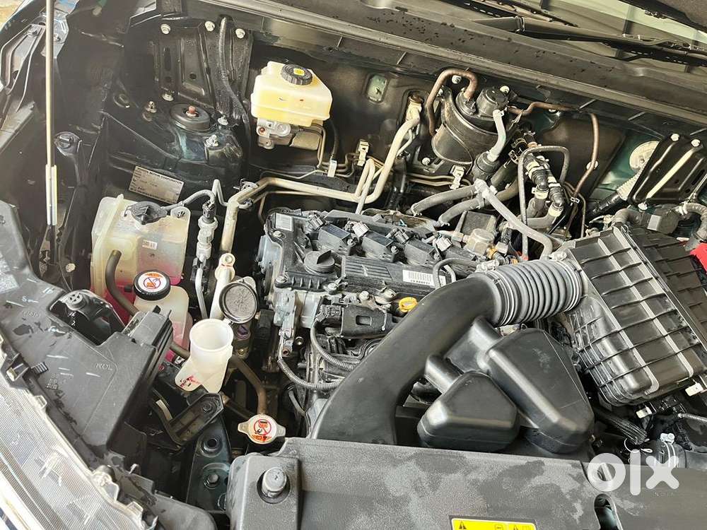 Toyota Innovahycross Zx02023 Hybridexcellent Condition Genuine Buyers