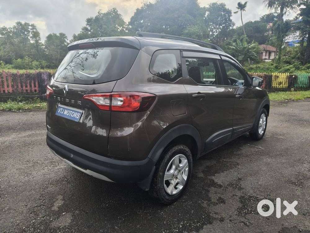 Renault Triber Rxt, 2022, Petrol