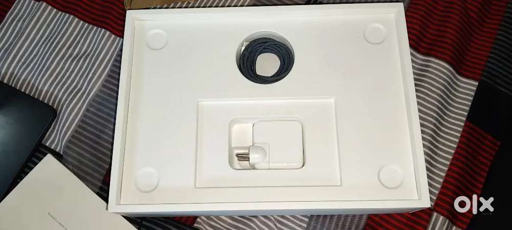 MacBook Air13 M4 (16GB / 256GB) - 100% Battery Health, Like Brand New