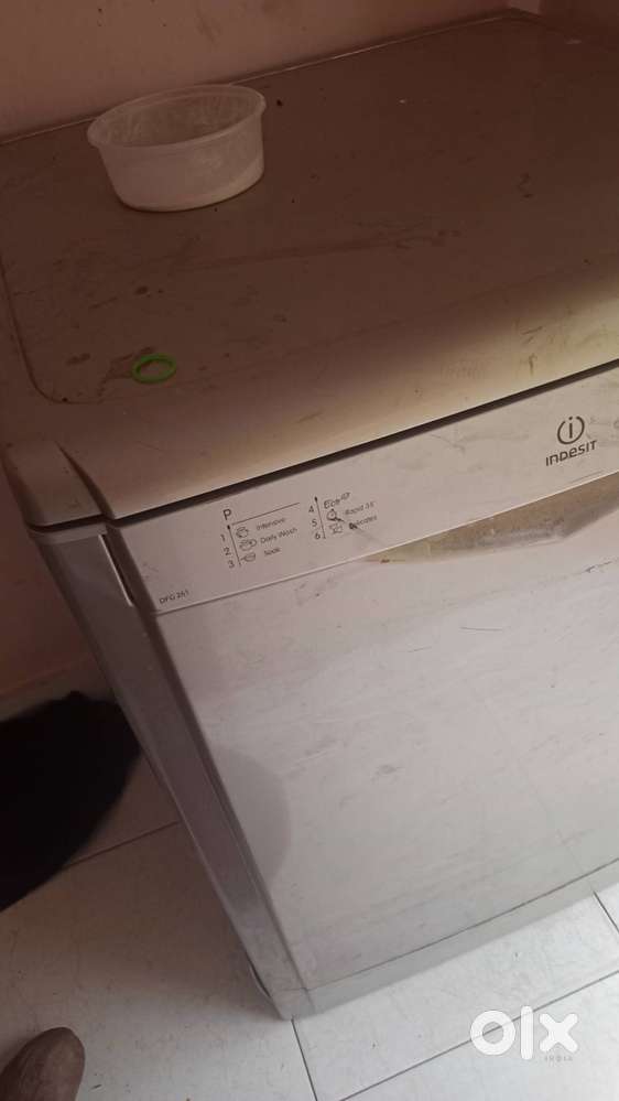 Dish washer