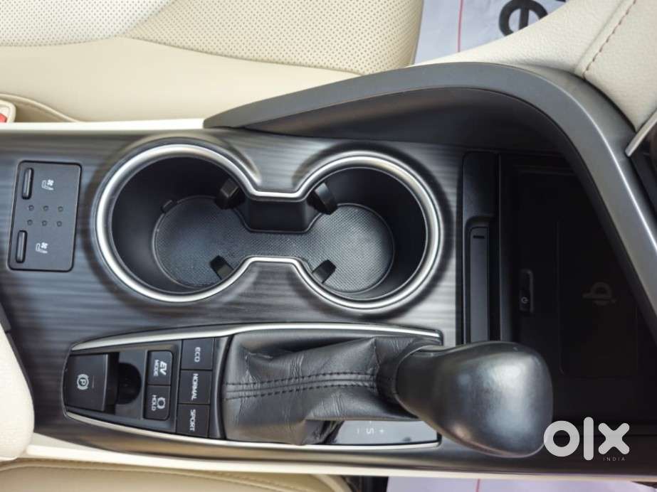 Toyota Camry Hybrid, 2024, Petrol