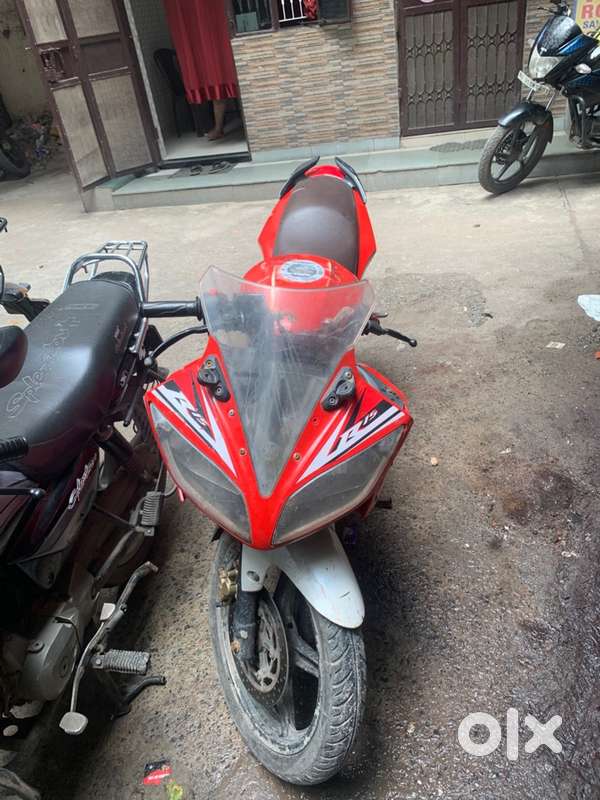 Yamaha r15 koi kami nahi hai abhi service karai hai aur new battery ha