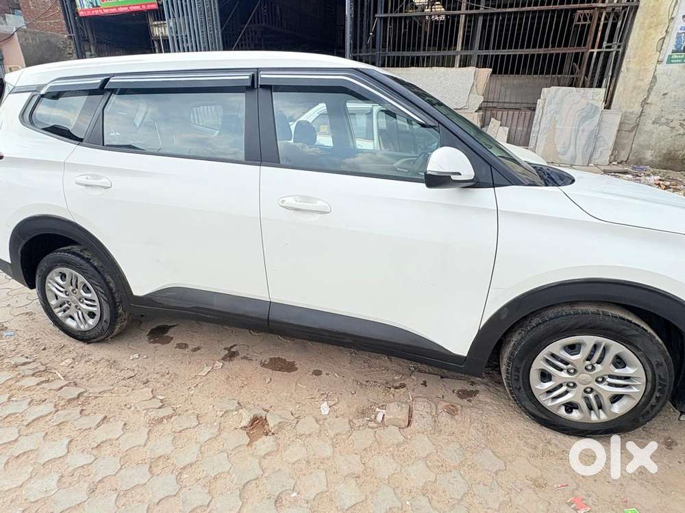Kia Carens Petrol 2025