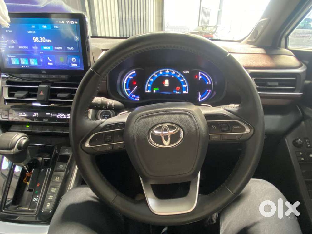 Toyota Innova Hycross 2.0 Zx Hybrid 7 Str, 2025, Petrol