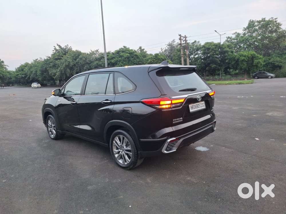 Toyota Innova Hycross 2.0 Zx (o) Hybrid 7 Str, 2023, Petrol