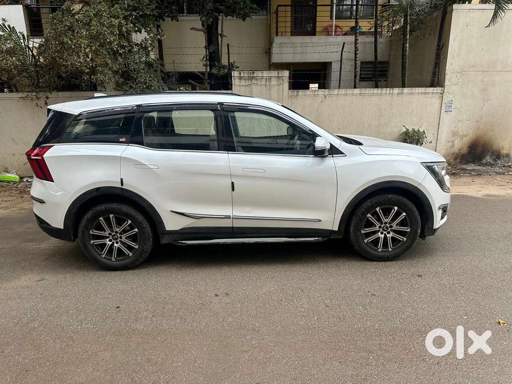 Mahindra Xuv700 2.0 Ax 7 Petrol Mt Str, 2022, Petrol